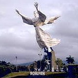 Yesus Memberkati Statue